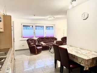 Blick vom Essbereich mit Küche