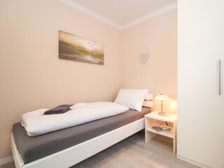 2. Schlafzimmer