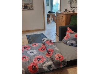 hergerichtetes Zusatzbett für´s Kind im Flur