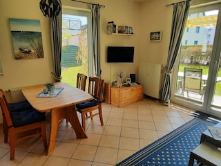 Ess-/Wohnbereich mit Ausgang auf Terrasse