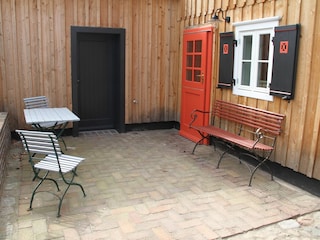 östliche Terrasse mit Klöntür