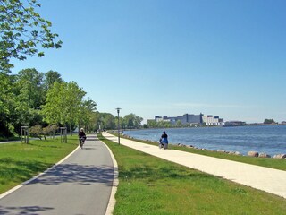 Binnensee mit Blick zum Ferienpark Heiligenhafen