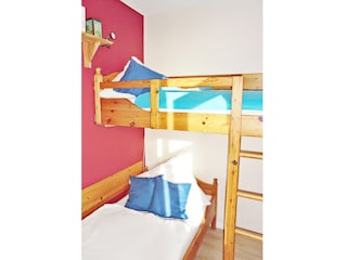 Kinderzimmer mit getrennten Betten