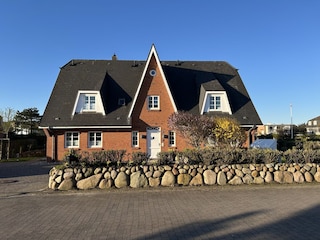 Nordseite mit Parkplatz