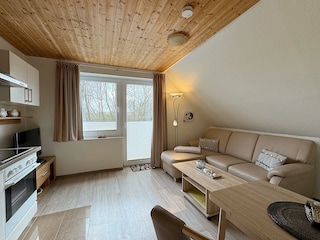 Appartement 14 - Wohnzimmer mit Küchenzeile