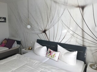 Schlafzimmer mit Zusatzbett (  90 x 1,70 )