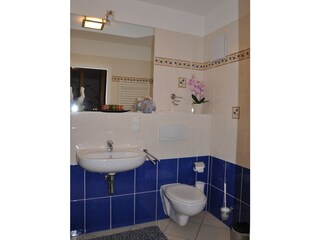 Bad mit Dusche & WC