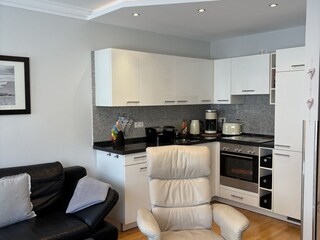 Wohnzimmer mit Küche