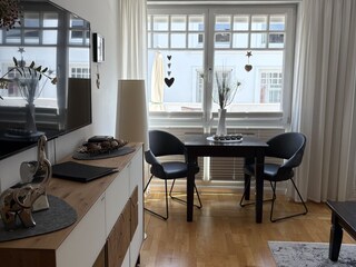 Wohnzimmer mit Esstisch