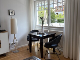 Wohnzimmer mit Esstisch