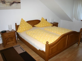 Schlafzimmer 1