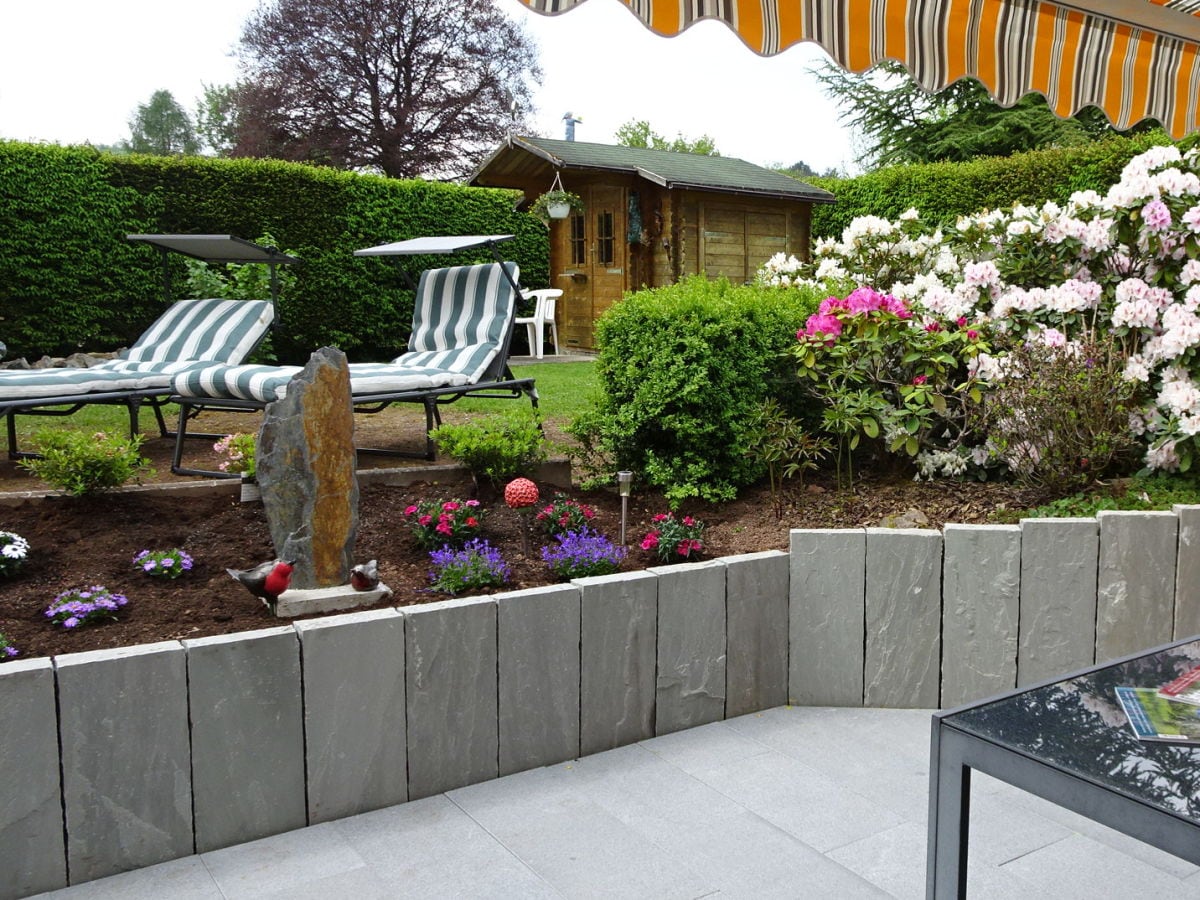 Terrasse mit Blick auf Liegewiese