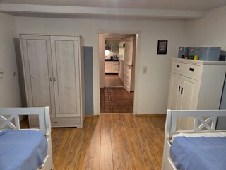 Kinderzimmer unten mit 2 Einzelbetten
