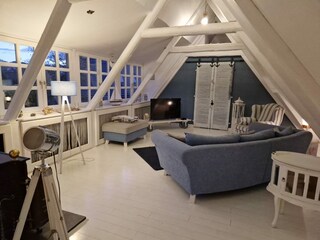 oberer Wohnbereich mit TV