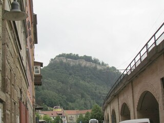 Blick auf die Festung königstein zwischen Zug-Viadukt