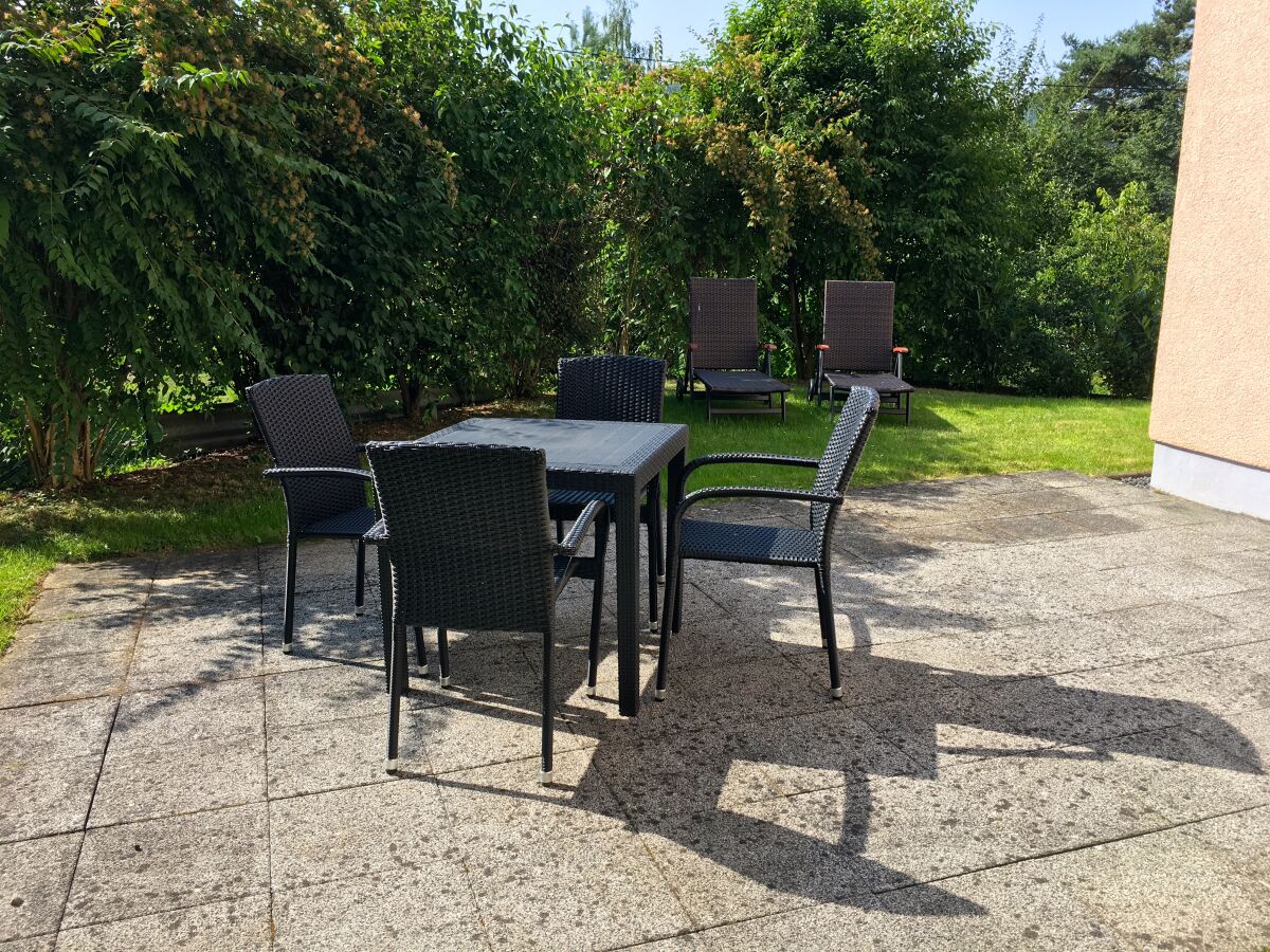 Terrasse mit Garten