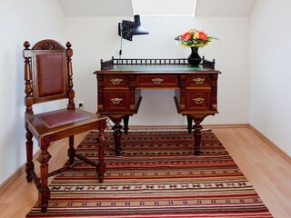 sleepingroom writing desk