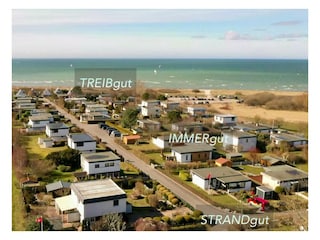 Bild von oben auf unsere 3 Strandhäuser