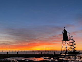 Leuchtturm bei Sonnenuntergang