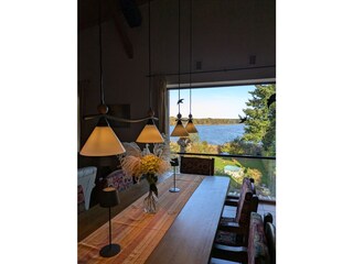 Essbereich mit Seeblick