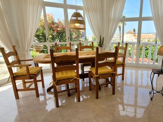 die sonnendurchflutete Veranda