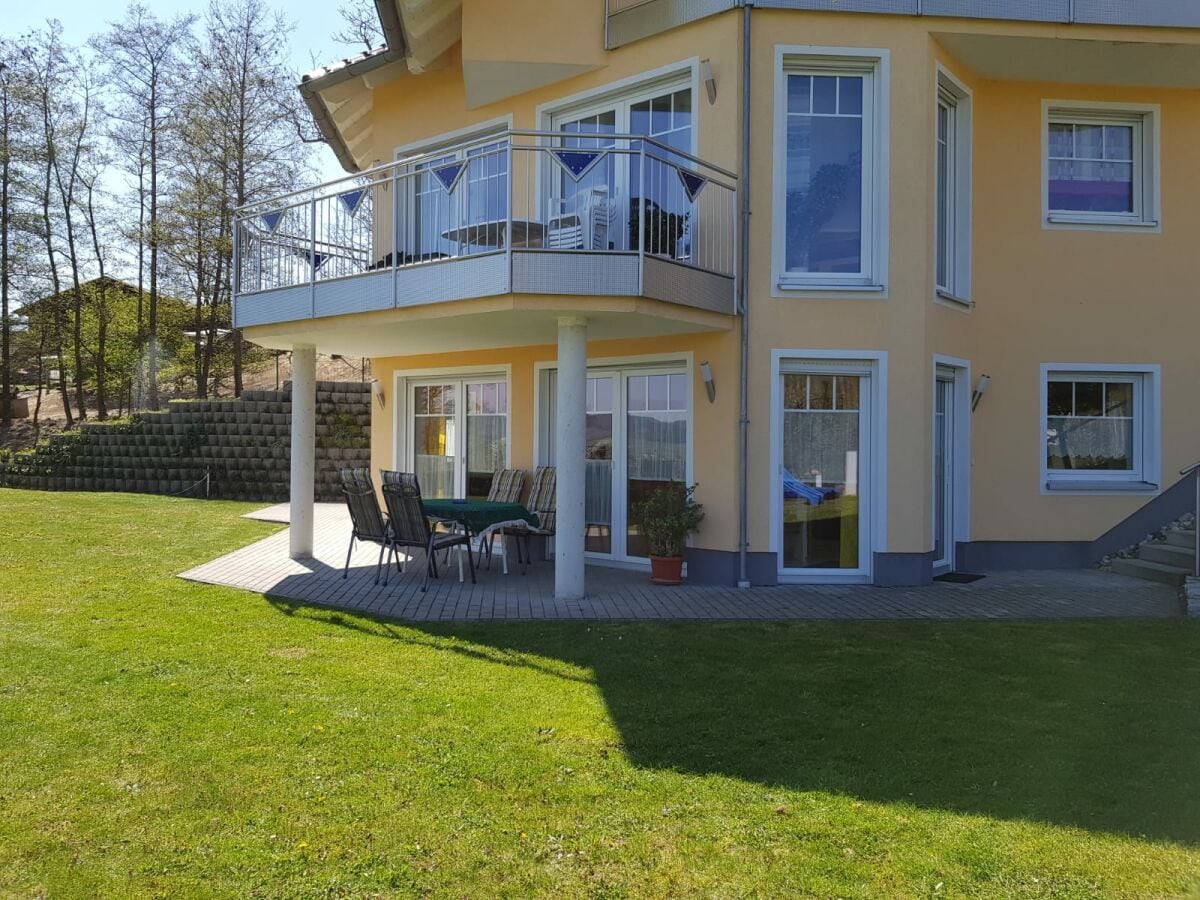 Terrasse mit etwas Schatten ab dem frühen Nachmittag