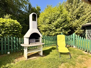 kleiner eingezäunter Garten