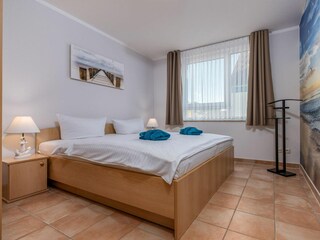 Schlafzimmer mit Doppelbett