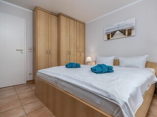 Schlafzimmer mit Doppelbett