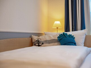 Schlafzimmer mit zwei Einzelbetten