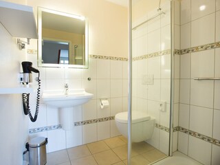 Bad I mit Dusche