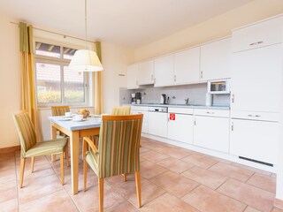 Essbereich mit Einbauküche