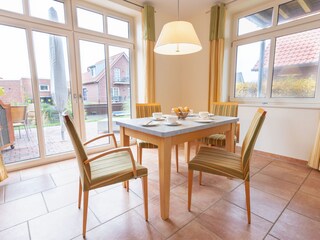 Essbereich mit Blick auf die Gracht