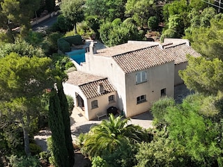 Ferienhaus von oben hinten