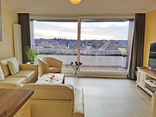 Wohnzimmer mit herrlichem Lichteinfall