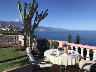 Das Frühstück auf der Terrasse genießen