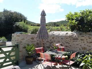 Terrasse mit Blick in die Weinberge