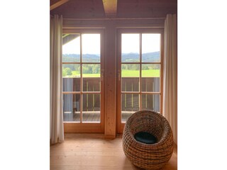 Blick vom Schlafzimmer in die Berge