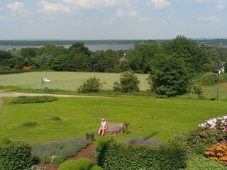 Schöne Aussicht von der Windmühlen-Galerie auf den See