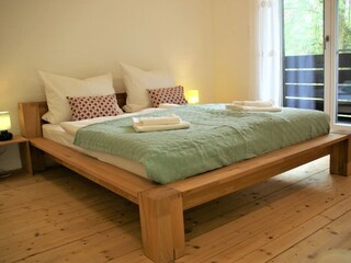 Schlafzimmer 1