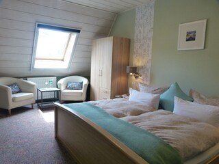 Schlafzimmer 2