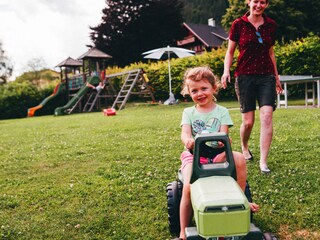 Kinderspielplatz direkt am See