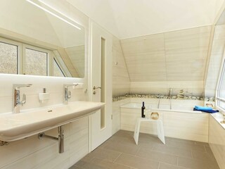 Badezimmer im OG