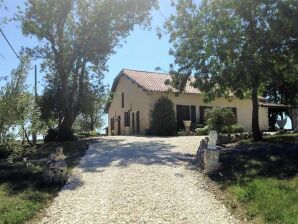 Holiday house Charming holiday home with private pool - Plieux - image1