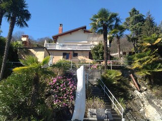 Blick von Terrasse zum Haus