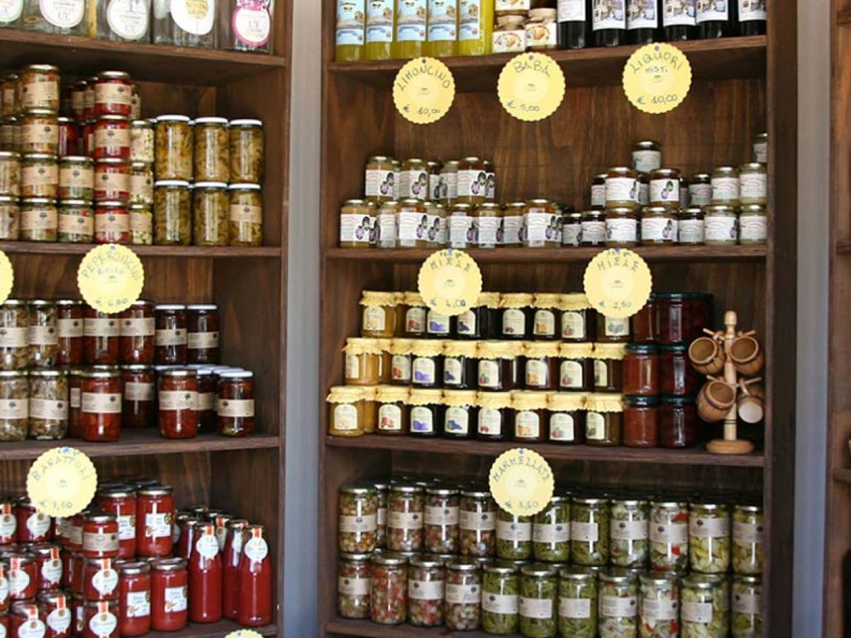 Das Restaurant in der Anlage bietet regionale Speisen Im Feinkostladen [R Restaurant Die Wohnküche Bleckede ~ Das Restaurant in der Anlage bietet regionale Speisen Im Feinkostladen [R