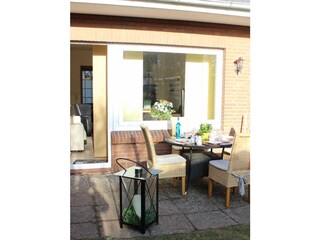 Süd Terrasse mit Rasen