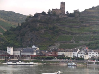 Burg Gutenfels mit Kaubfähre