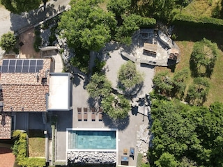 die Außenanlage/der Pool