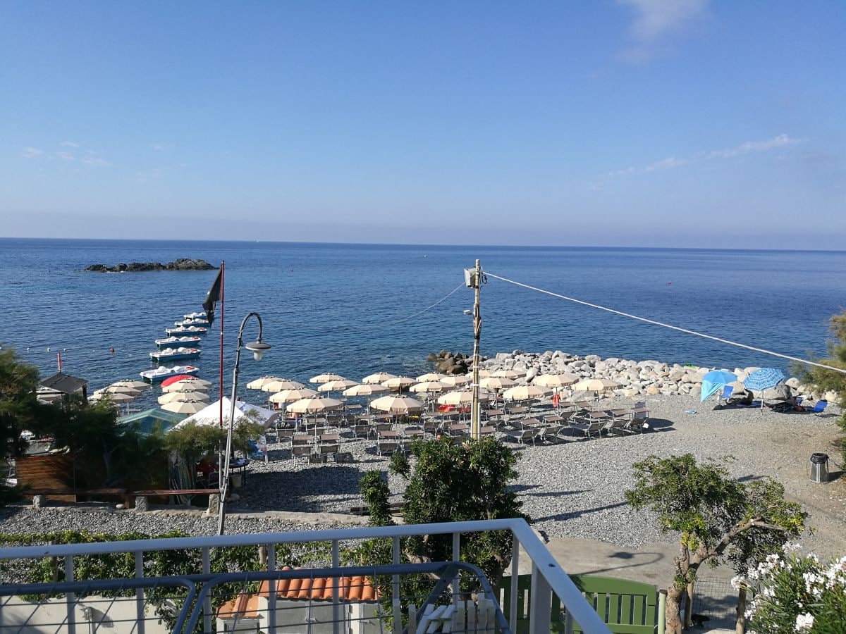 Blick vom Balkon  MONTECRISTO auf den Wrackstrand